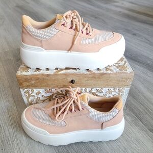UGG Marin Mega Lace Sneakers